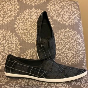 Sanuk wool pointed toe plaid sneakers